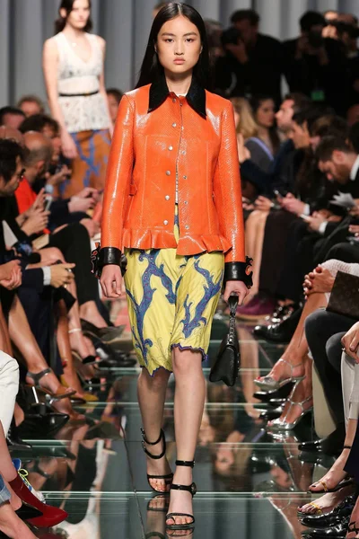 Look 12